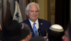US ambassador to Israel ‘deeply disappointed’ to be photographed with doctored image of Third Temple