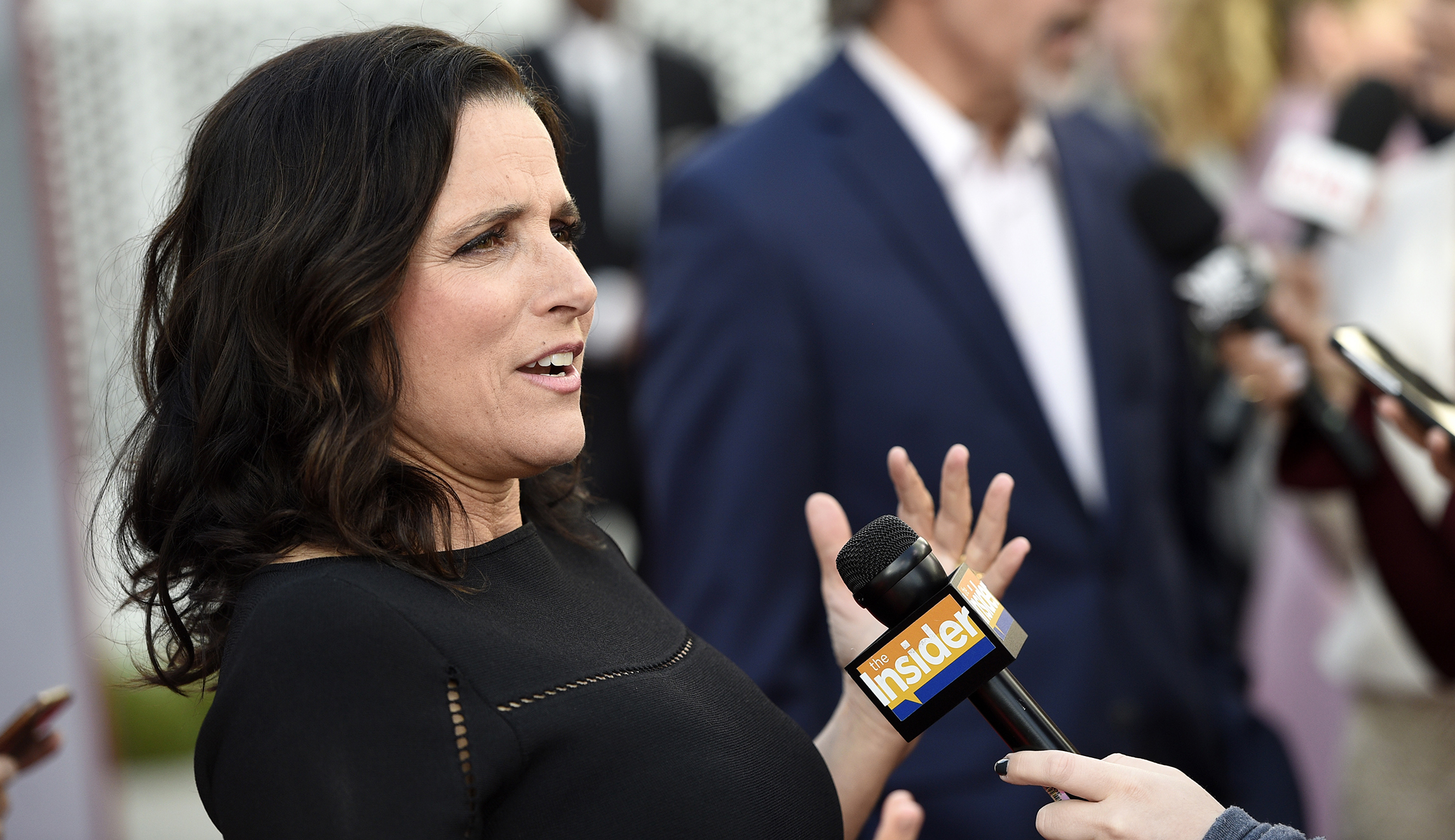 Julia Louis-Dreyfus joins with high school alumnae to support Brett Kavanaugh’s accuser