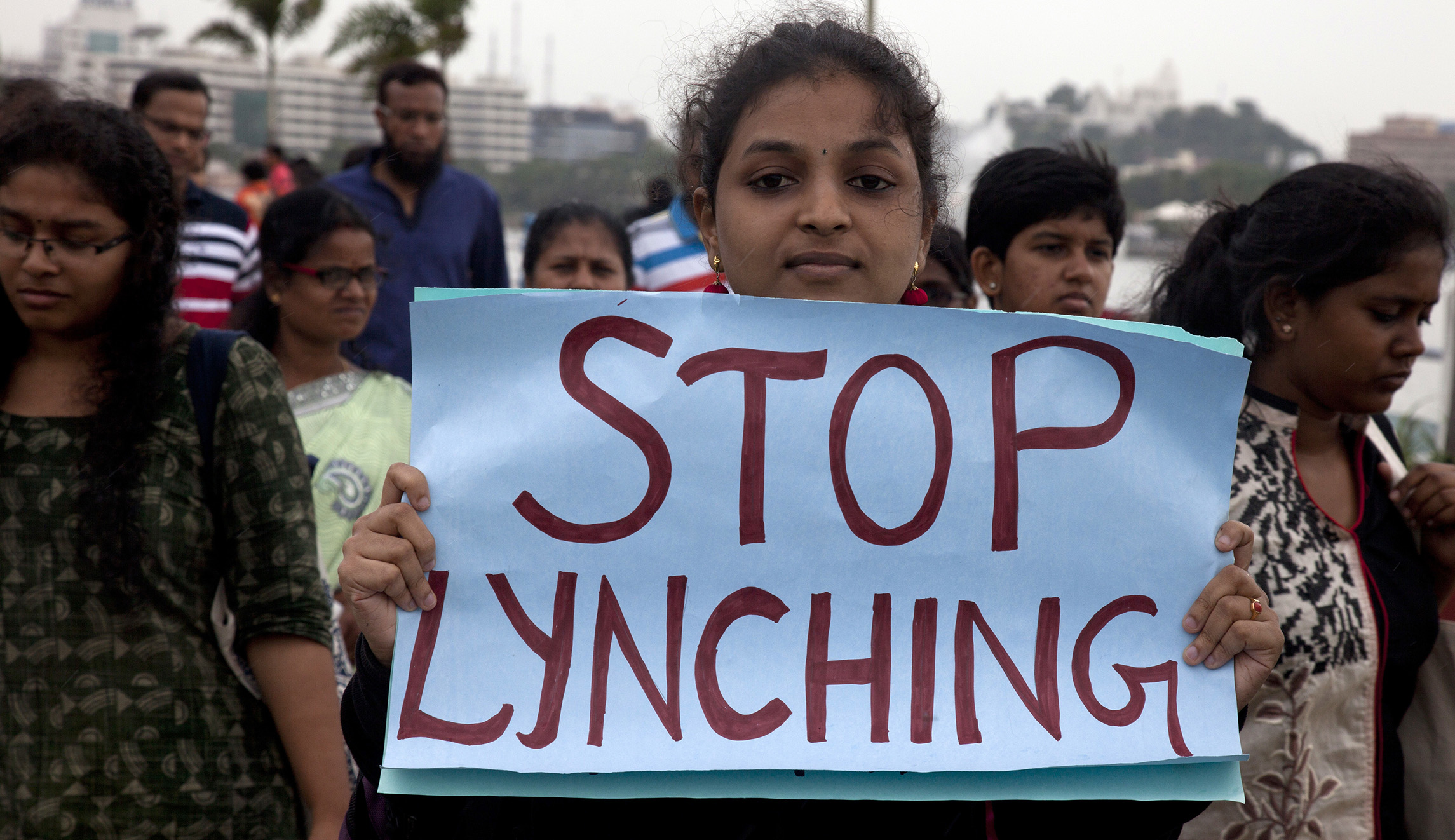 WhatsApp curtails message-forwarding worldwide after India lynchings