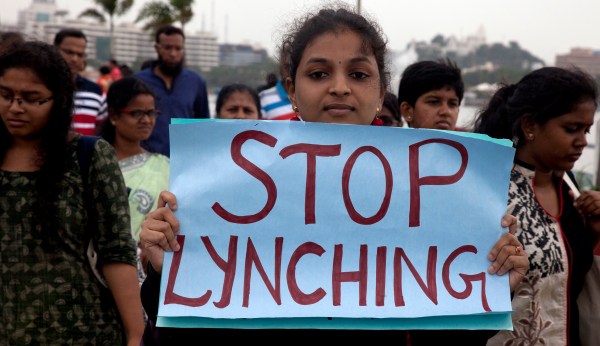 WhatsApp curtails message-forwarding worldwide after India lynchings