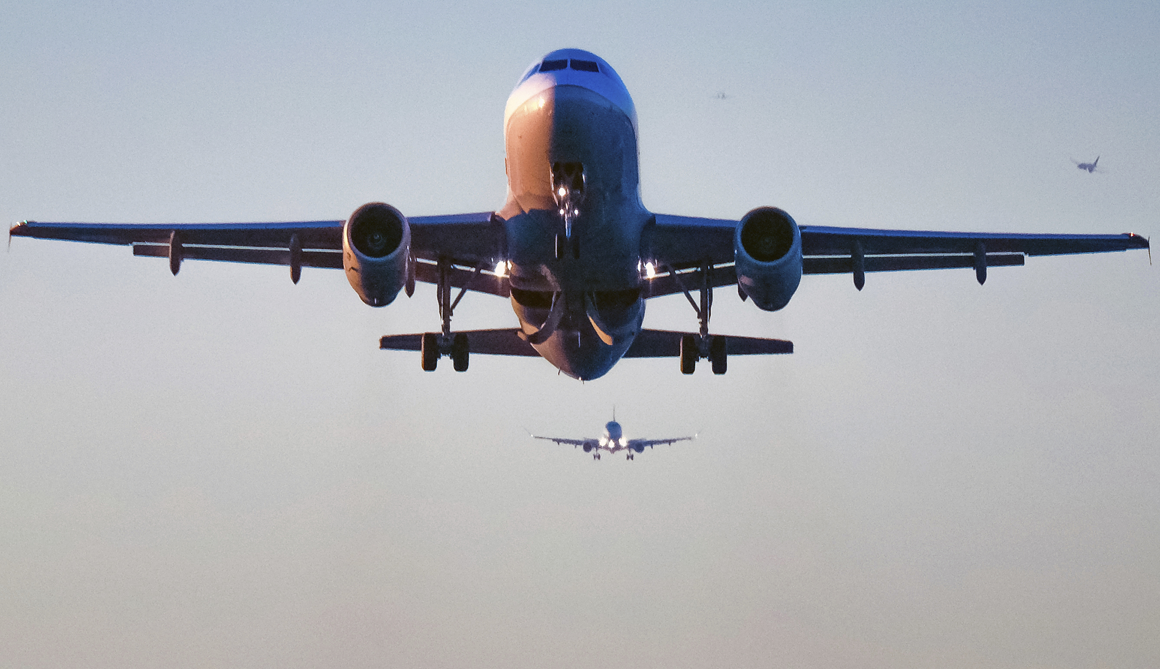 Airlines say booming US economy led to record summer travel