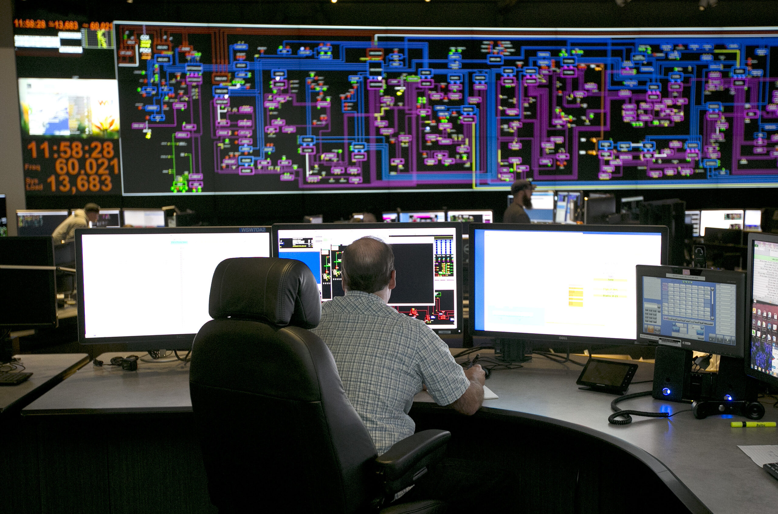 Experts say the US power grid is secure as Russia escalates the cyber war