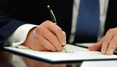 Trump signs executive actions after Congress stalls on coronavirus relief