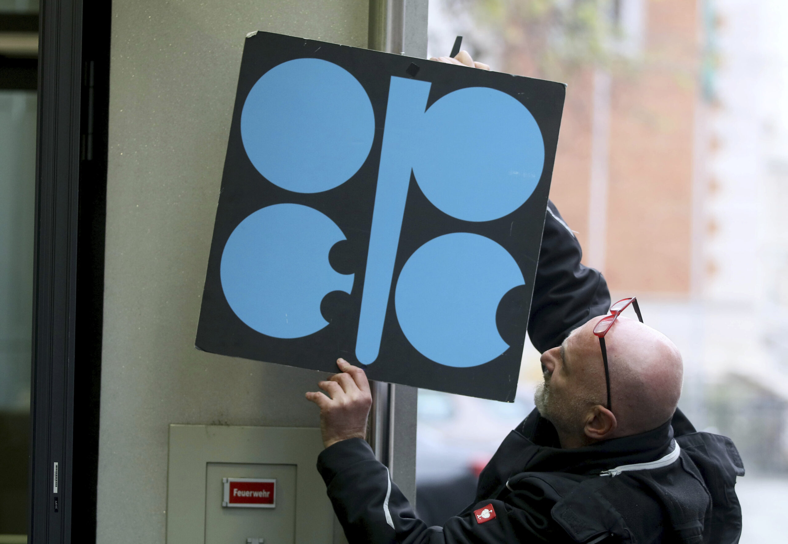 White House pushed on new way to keep eye on OPEC