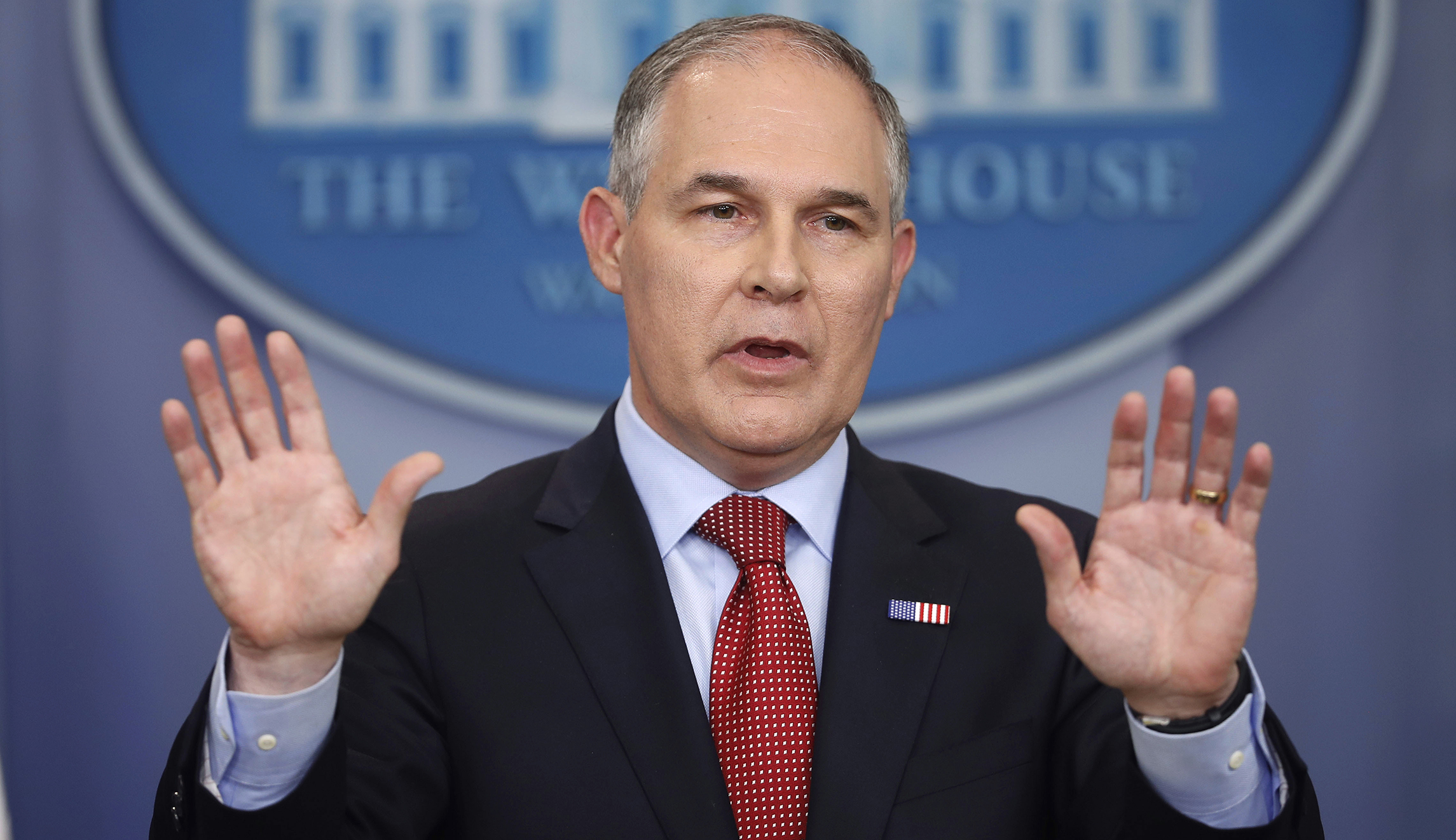 Conservative groups urge Scott Pruitt to block California from setting own car pollution rules