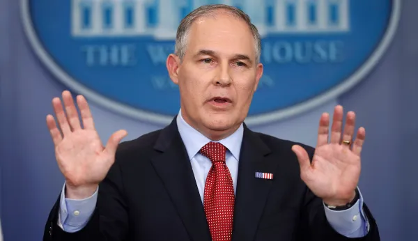 Conservative groups urge Scott Pruitt to block California from setting own car pollution rules