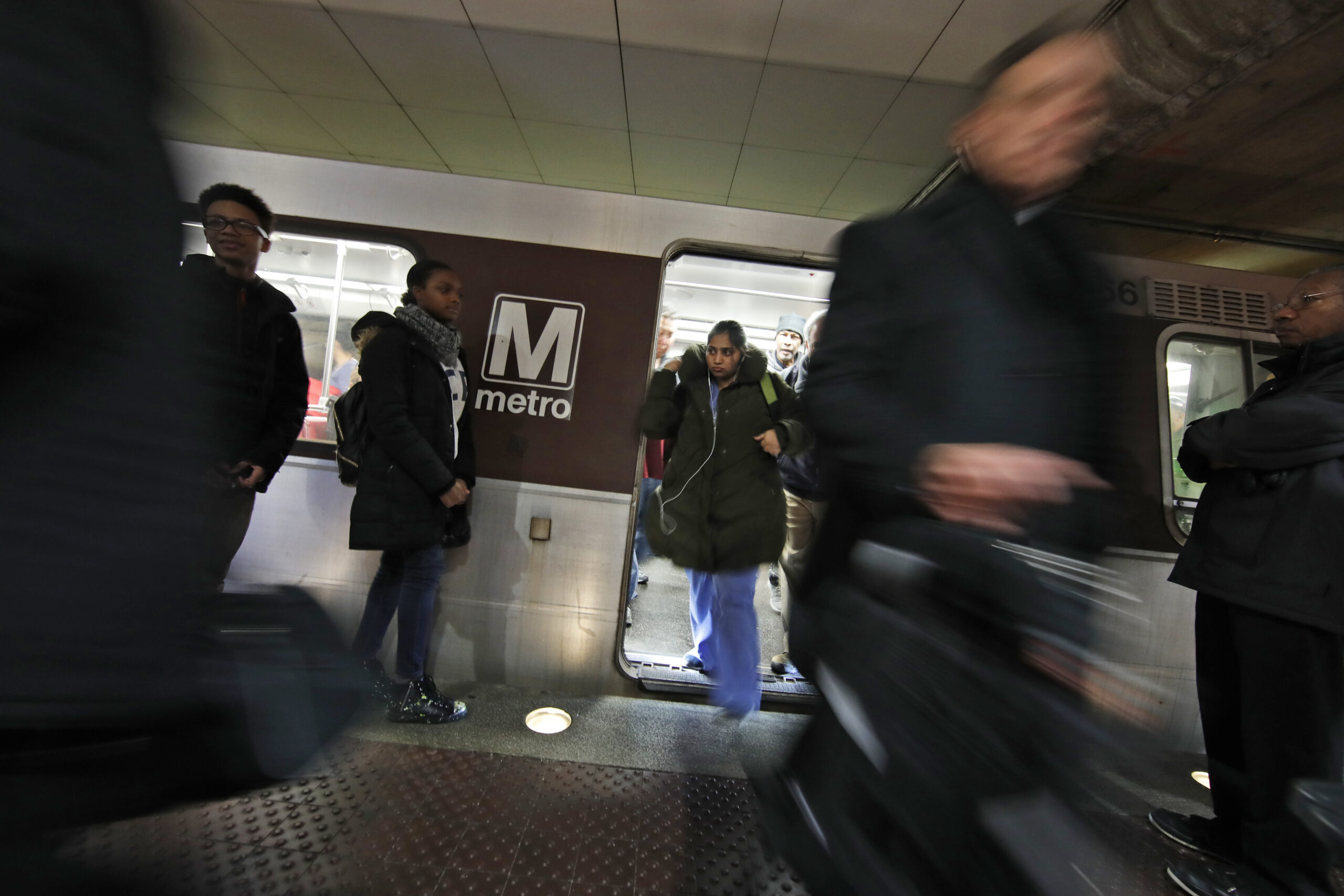 40 percent of federal workers not happy with pay, but average more than private sector