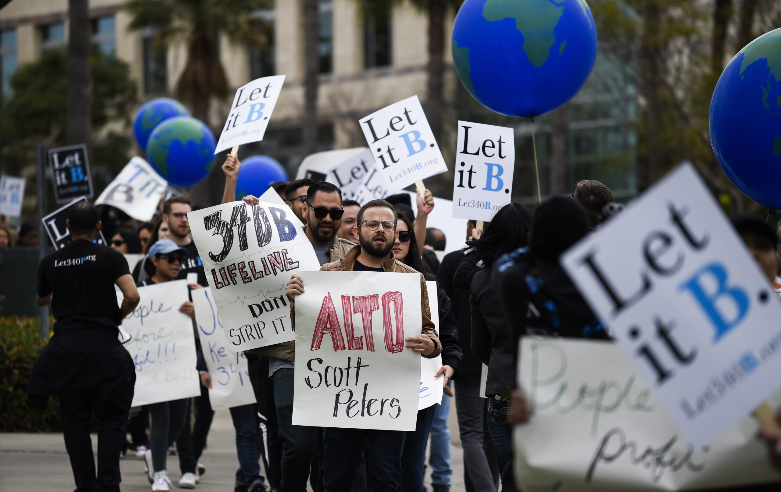 Pharmaceutical, hospital industries go to war over drug discount program