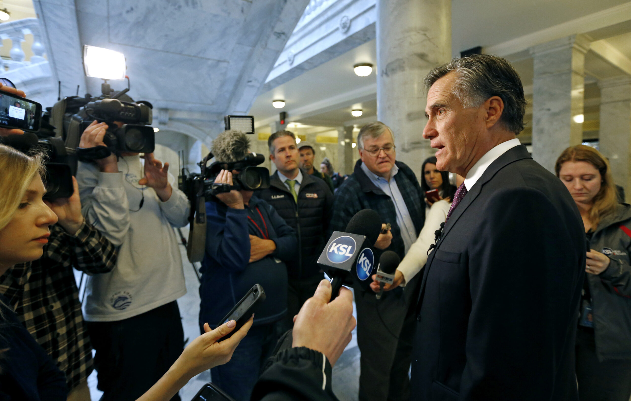 Mitt Romney hammers GOP, vows to block bloated spending and repeal Obamacare if elected to Senate