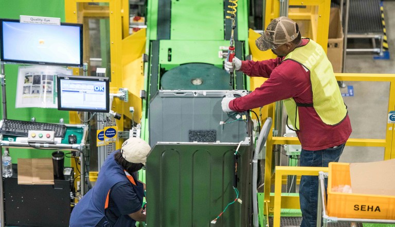Manufacturing hiring rises to highest level since before the recession