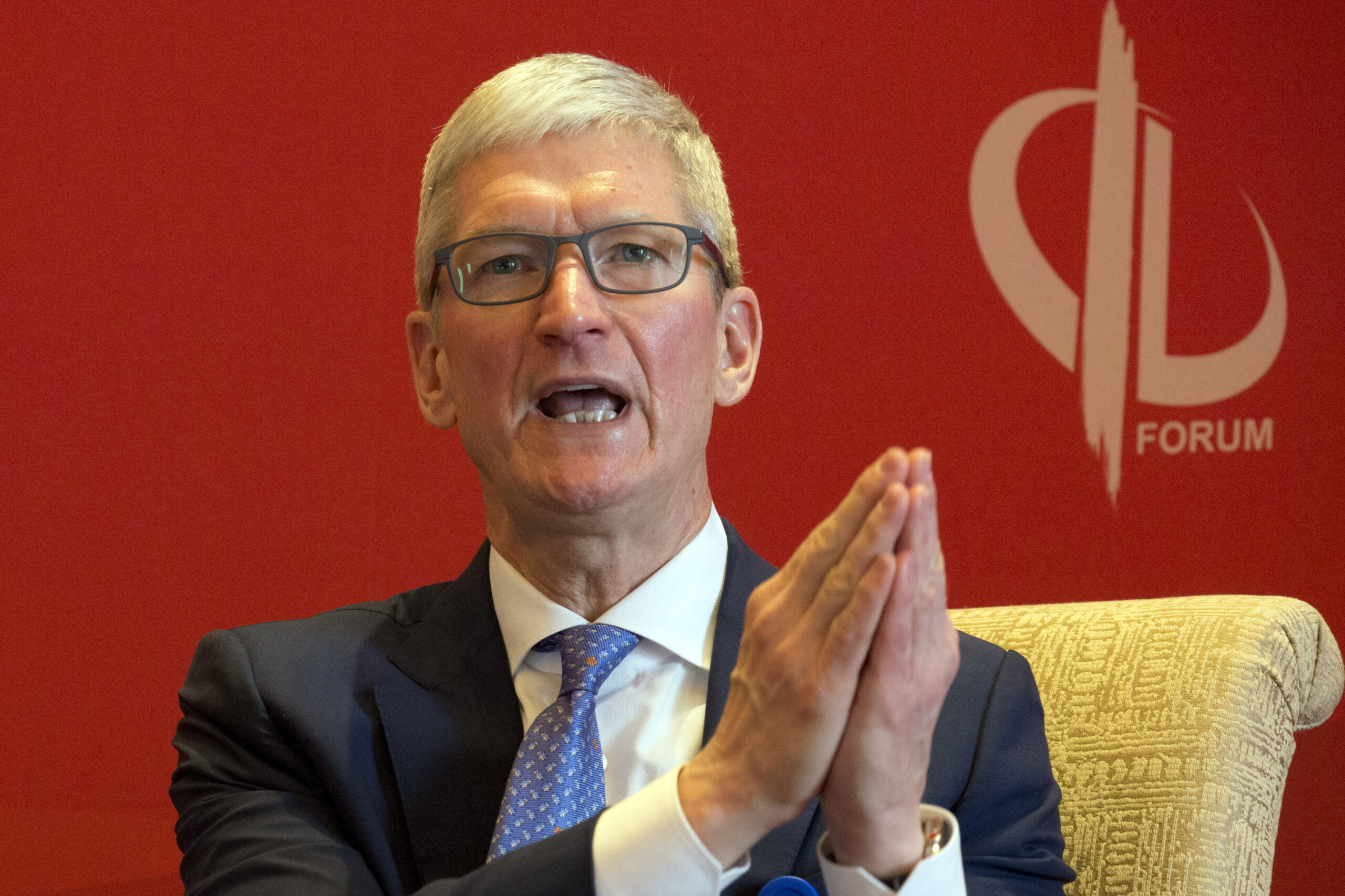 Apple CEO Tim Cook gets private meeting with Trump