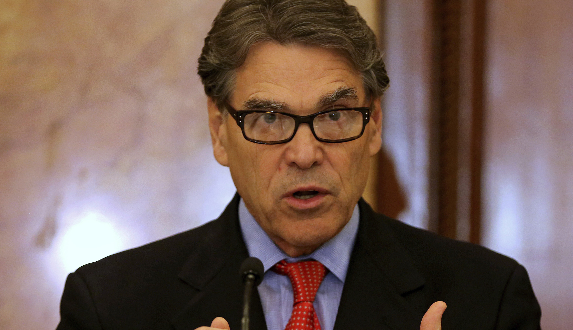 Rick Perry looking ‘very closely’ at using wartime law to save coal and nuclear plants