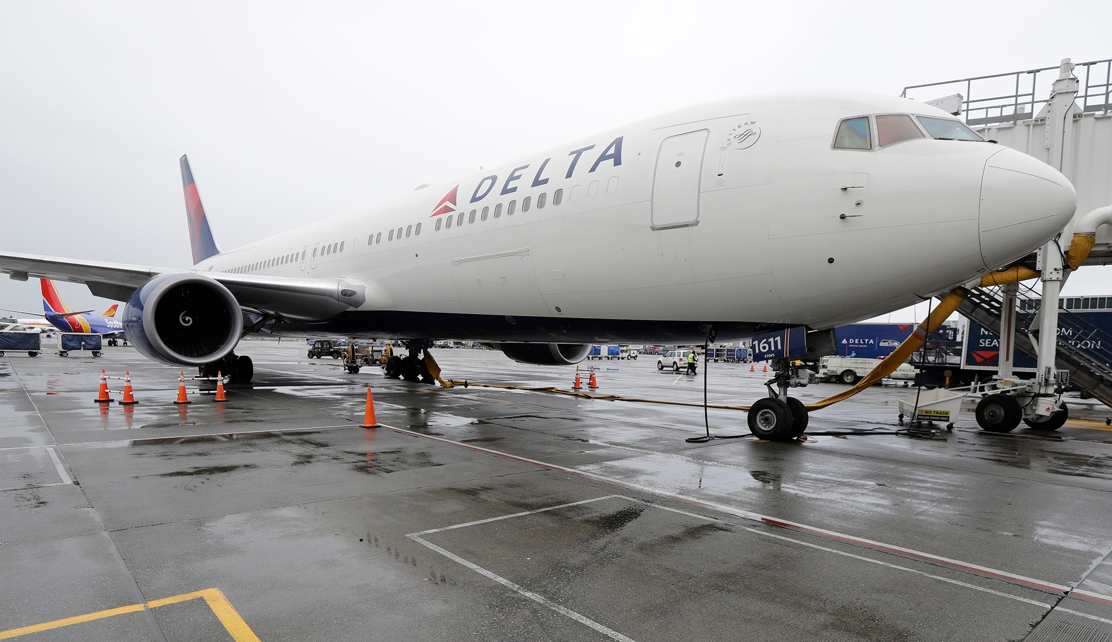 Price controls on checked bag fees will not make flying cheaper