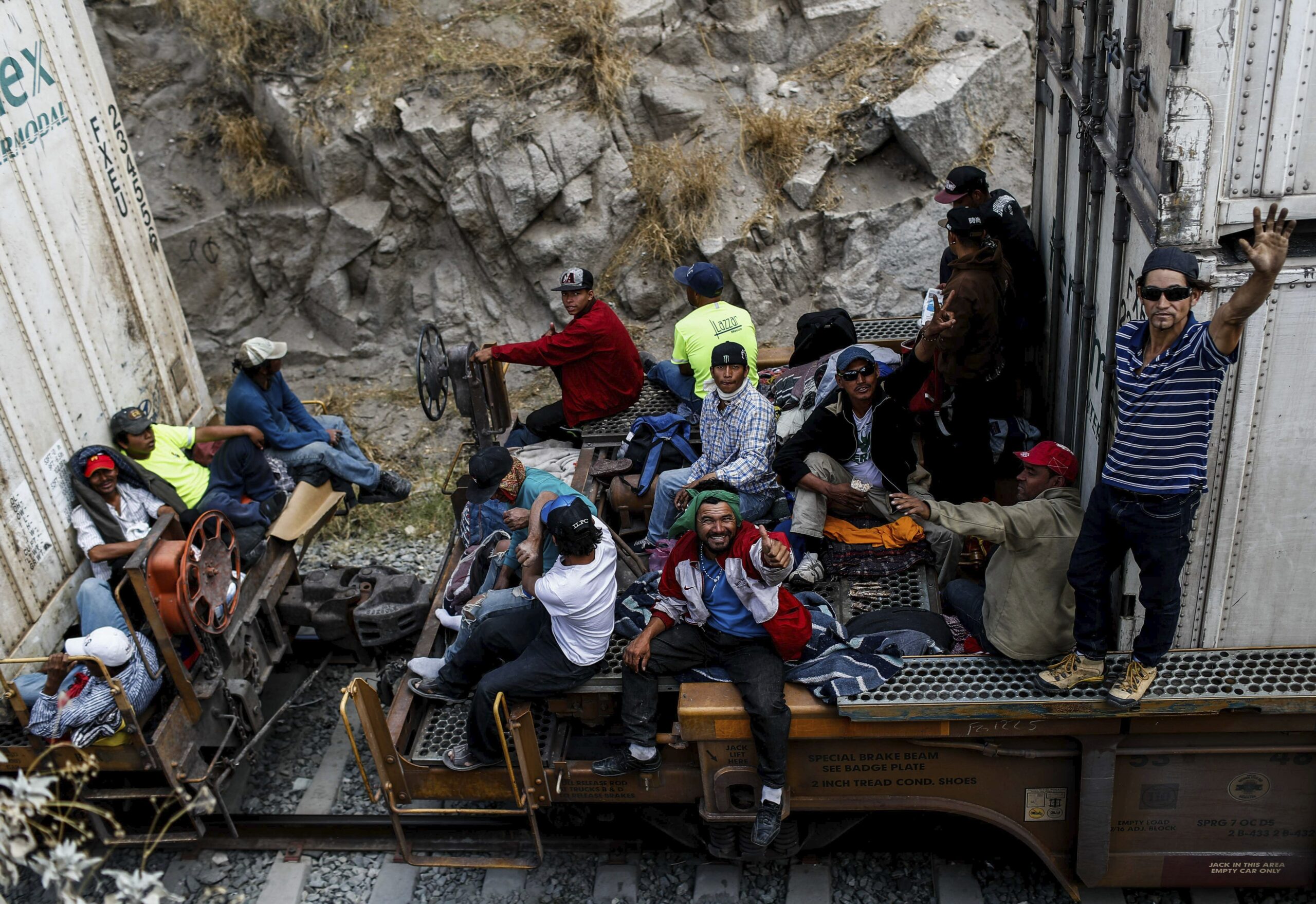 Trump tells border officials to block migrant caravans from entering US