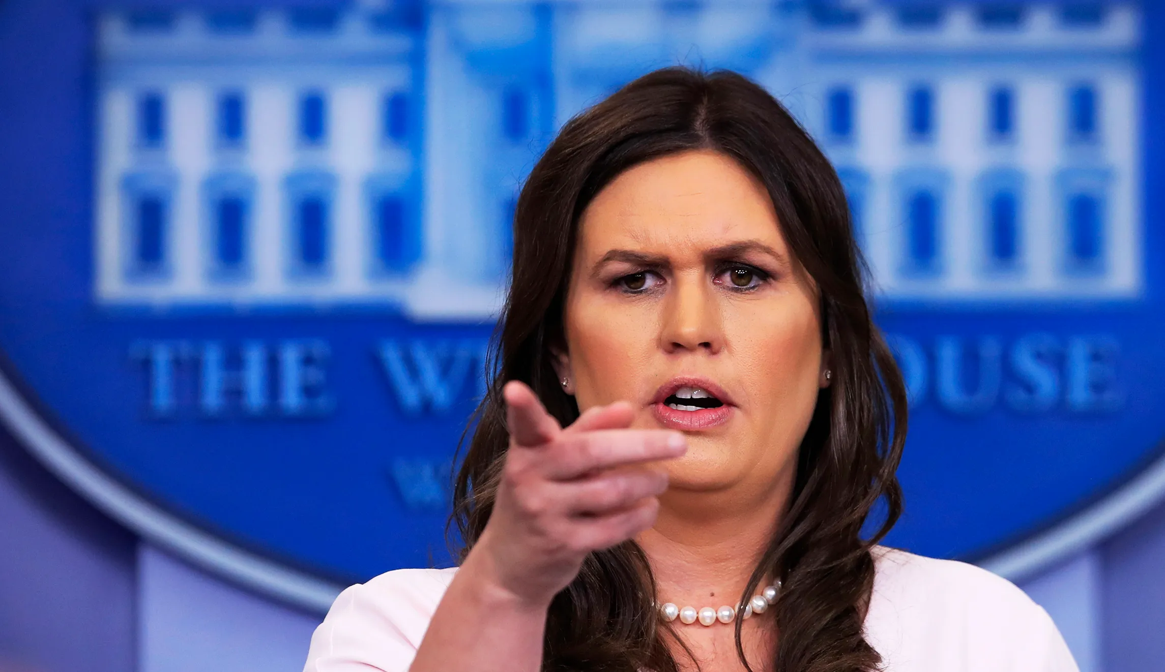 At the White House press briefings, everyone loses