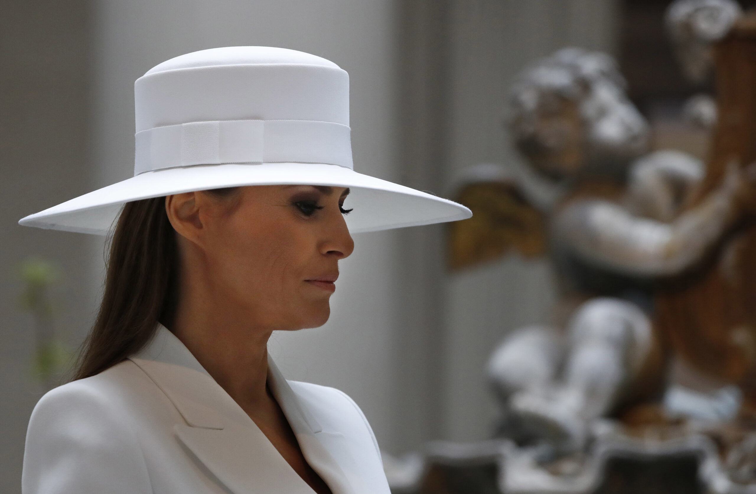CNN flips its lid over Melania’s hat
