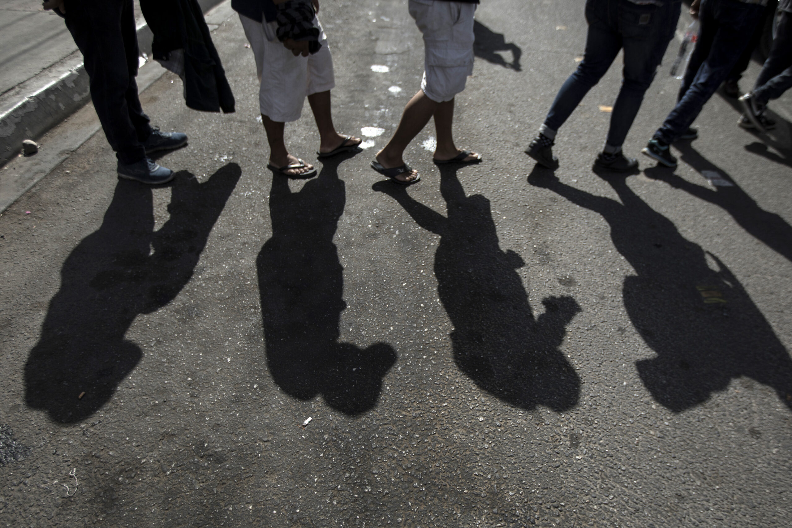 8 members of the immigrant caravan enter the US, apply for asylum