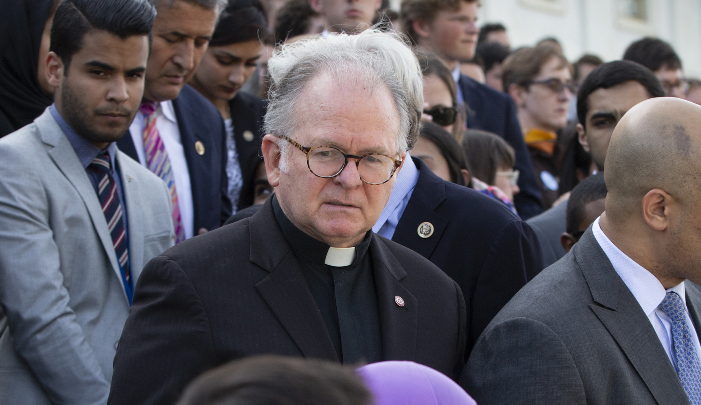 House chaplain rescinds resignation