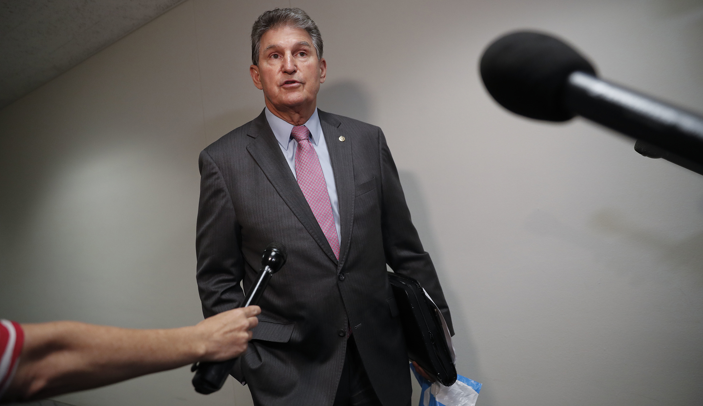 Manchin bucks Democrats’ call to delay Kavanaugh hearings