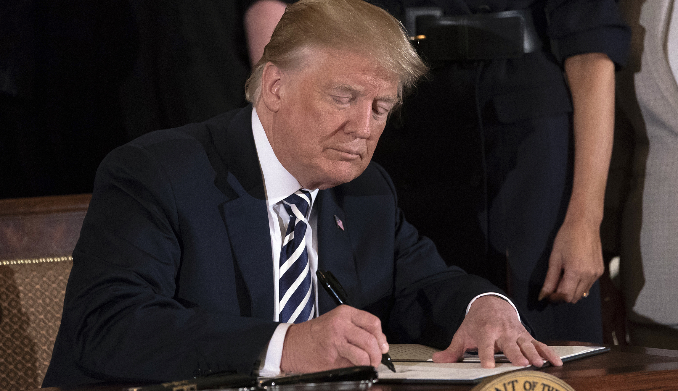 Trump signs bill guaranteeing back pay for federal workers