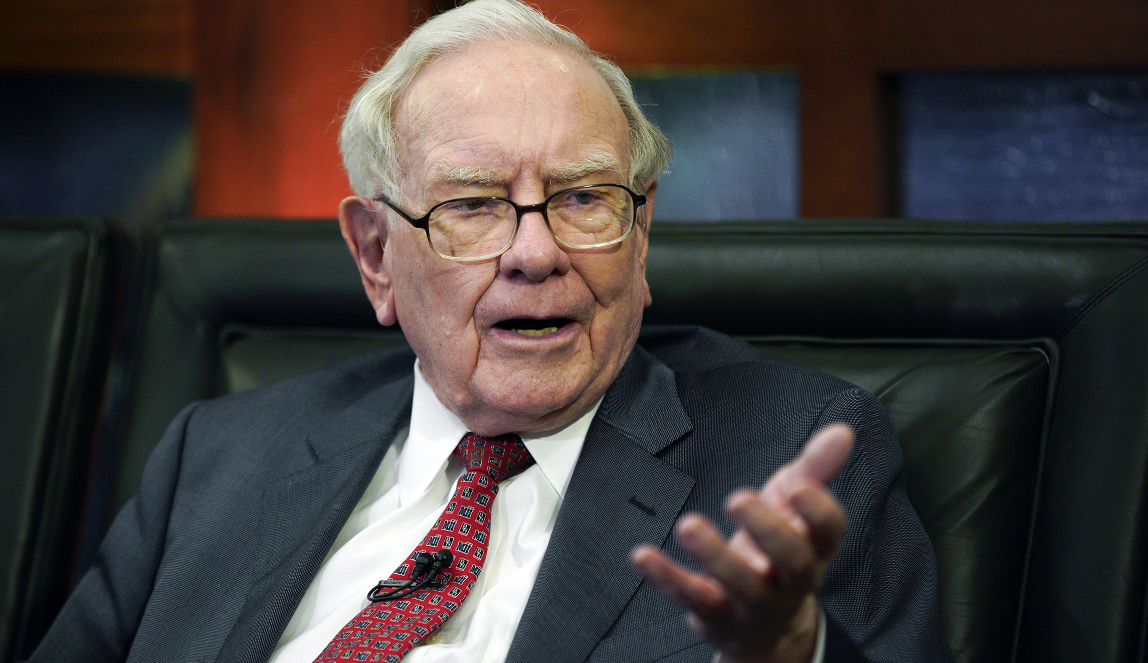 Warren Buffett donates $4 billion more and leaves Gates Foundation