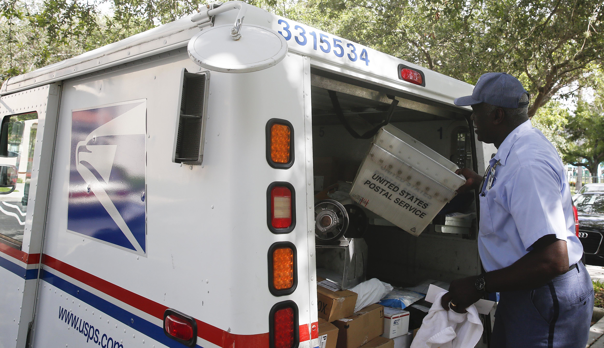 Postal Service loses $2.3B as dangerous cash burn intensifies