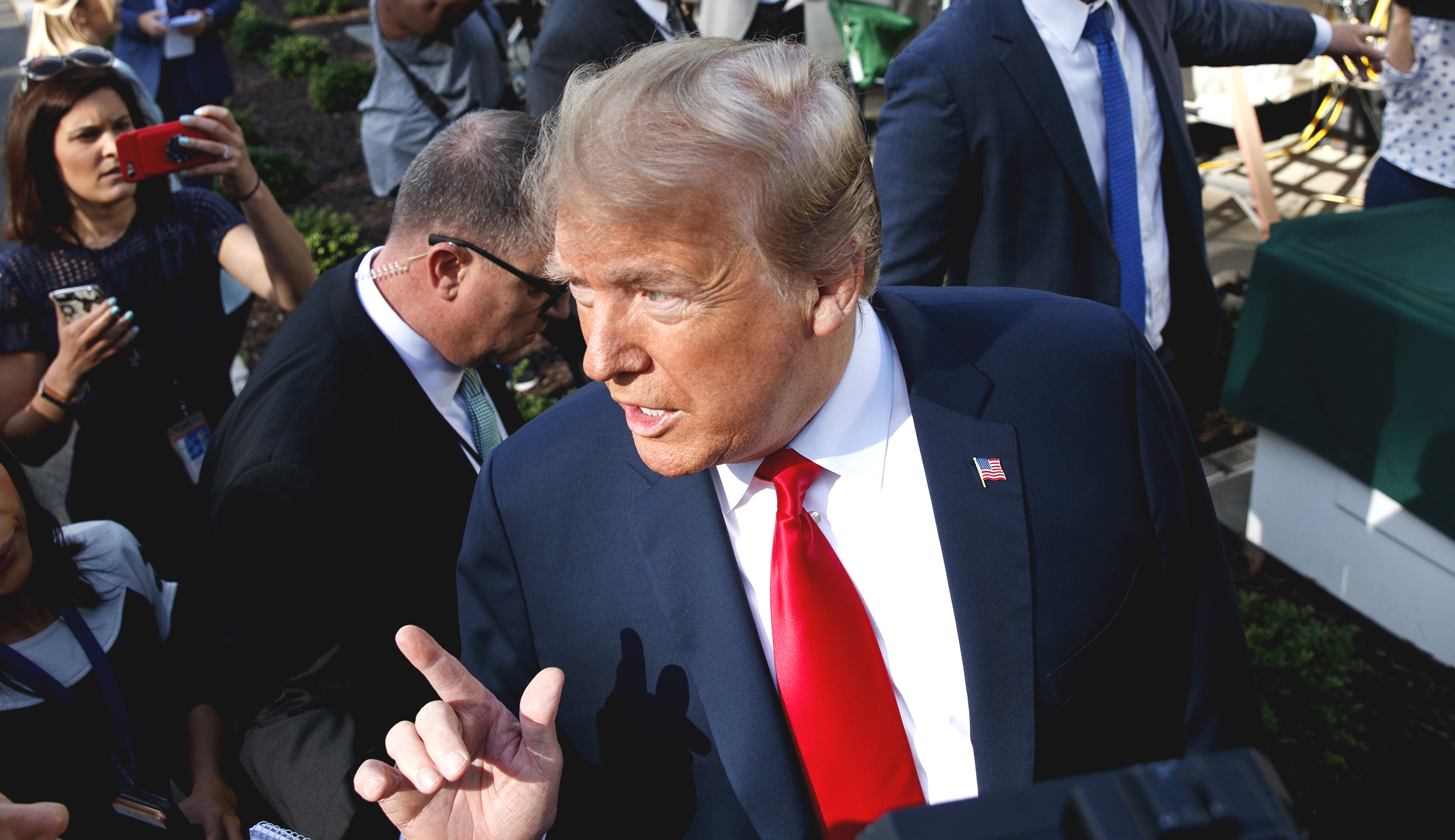 Trump ridicules ABC News after network broadcasts false Manafort graphic