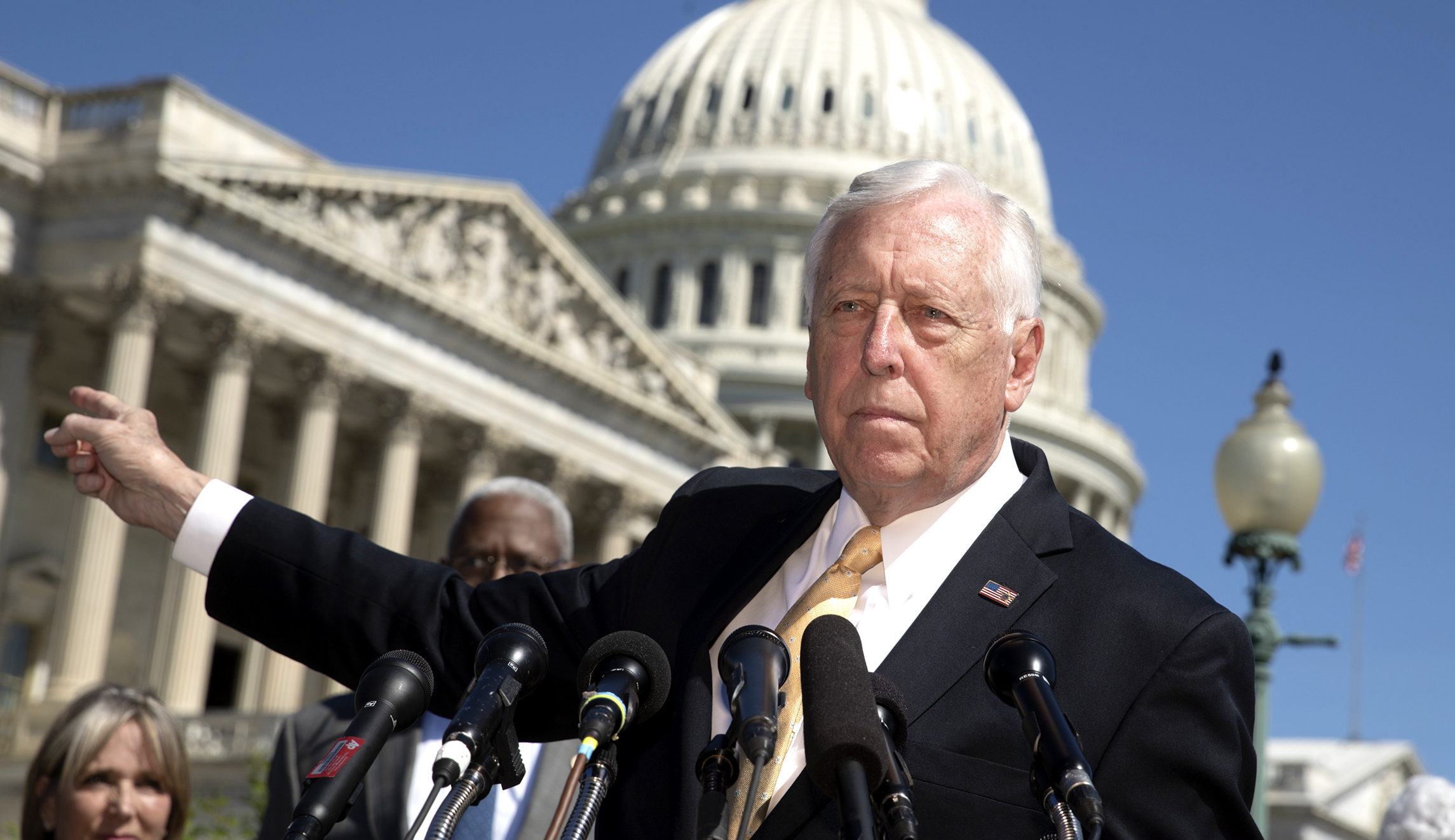 Steny Hoyer hospitalized with pneumococcal pneumonia