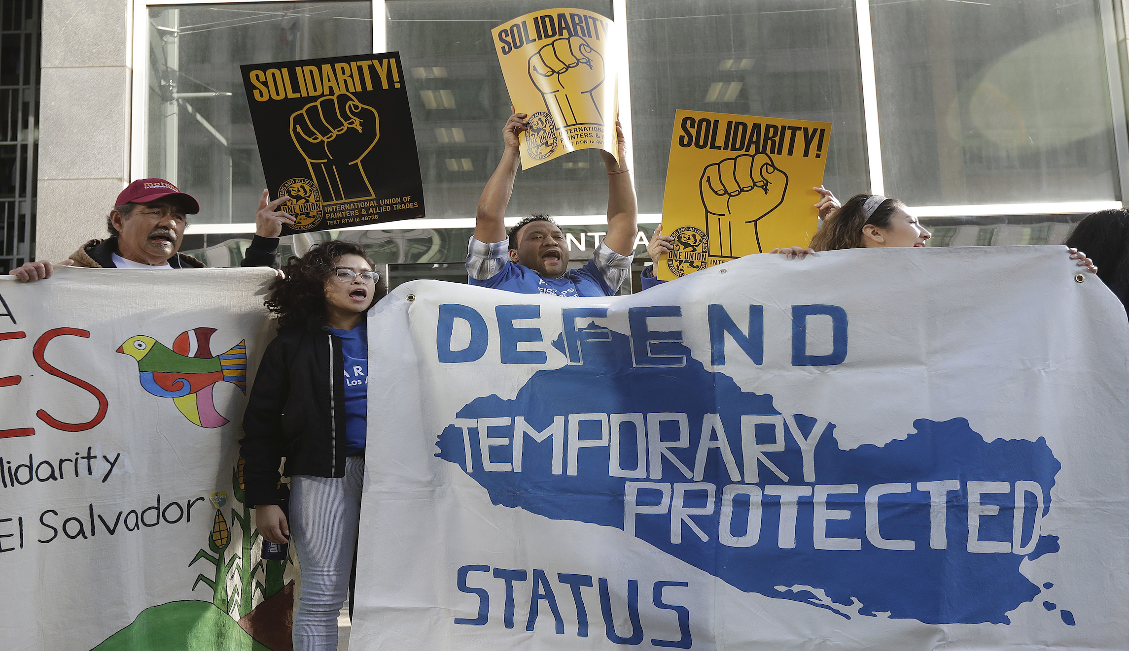 Program providing protection for 325,000 illegal immigrants survives Trump criticism
