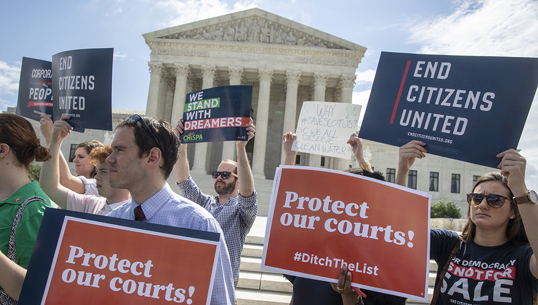 White House moving rapidly to prepare for Supreme Court battle