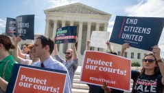 White House moving rapidly to prepare for Supreme Court battle