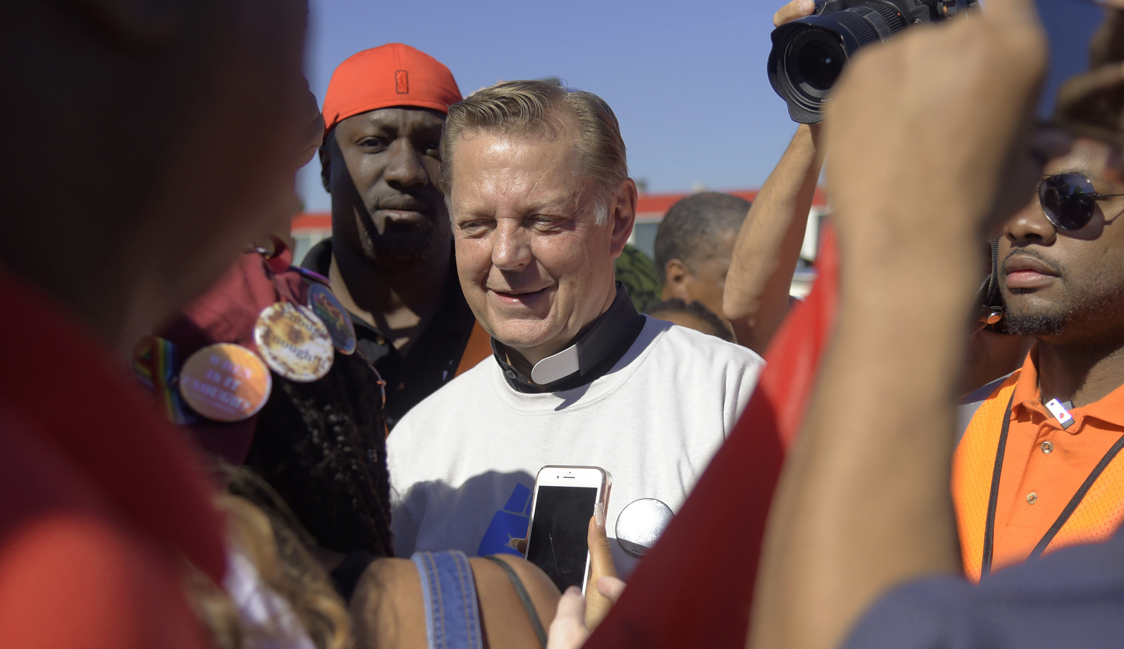Church officials clear Chicago priest Pfleger of abuse claim