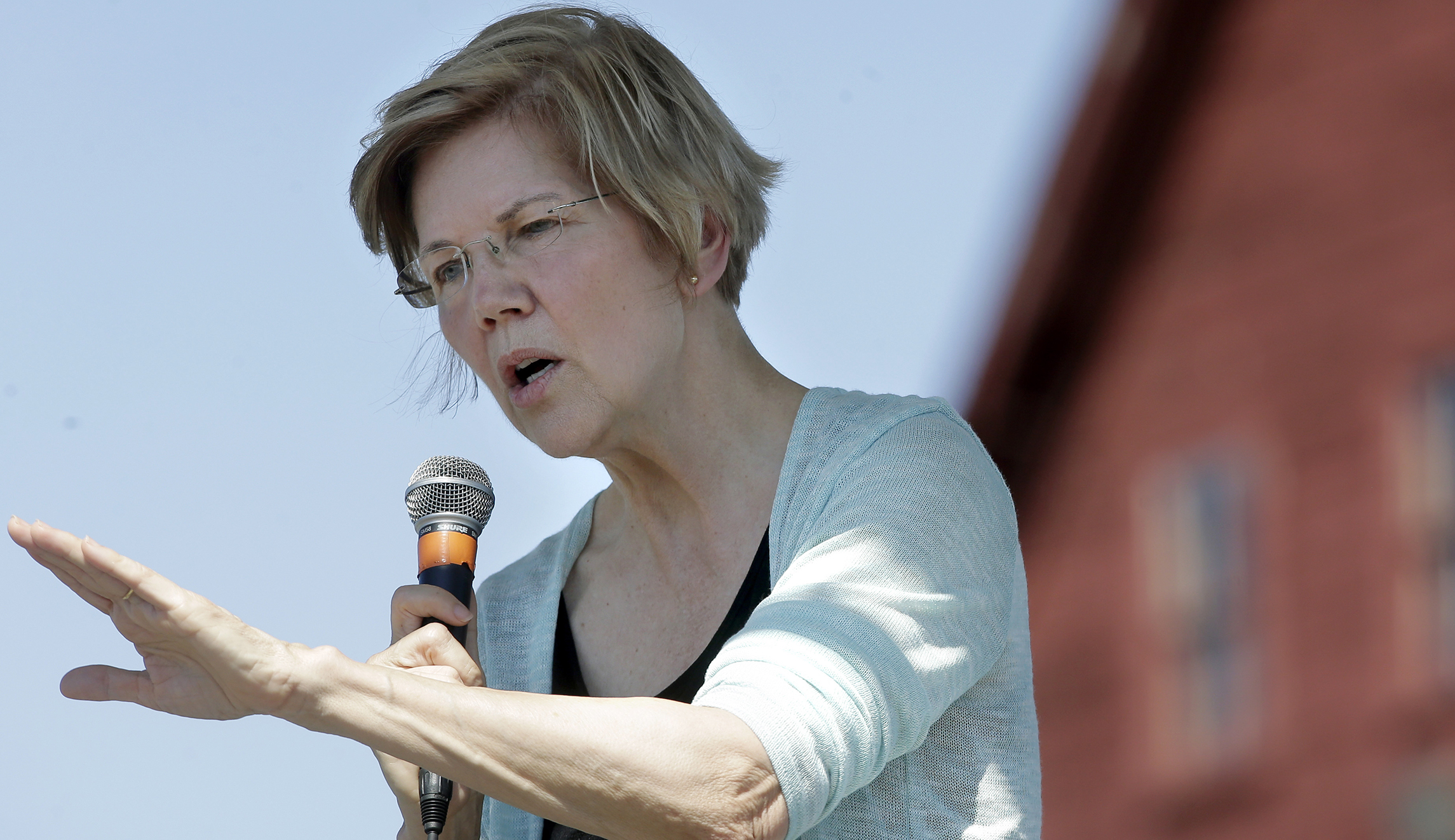 Elizabeth Warren hates money in politics, keeps taking campaign donations from rich lobbyists and corporate executives