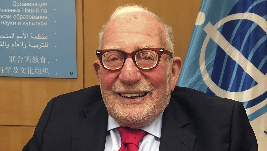 Walter Munk, oceanographer who played key role in World War II beach landings, dies at 101