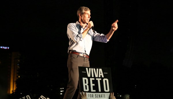 Even as he falls further behind in the polls, Beto O’Rourke shatters a fundraising record