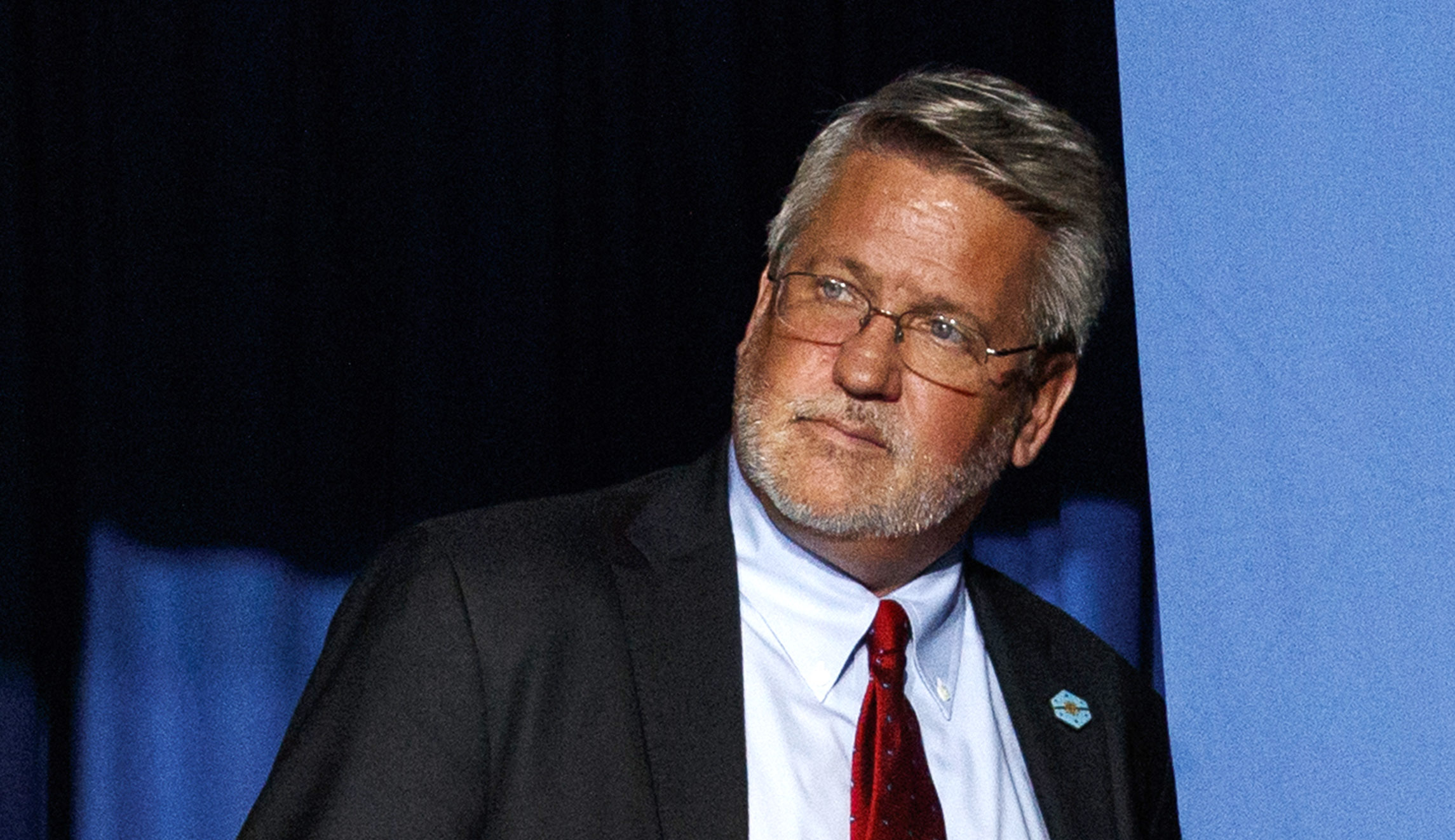 Shoo, Shine: White House spin chief makes hasty exit