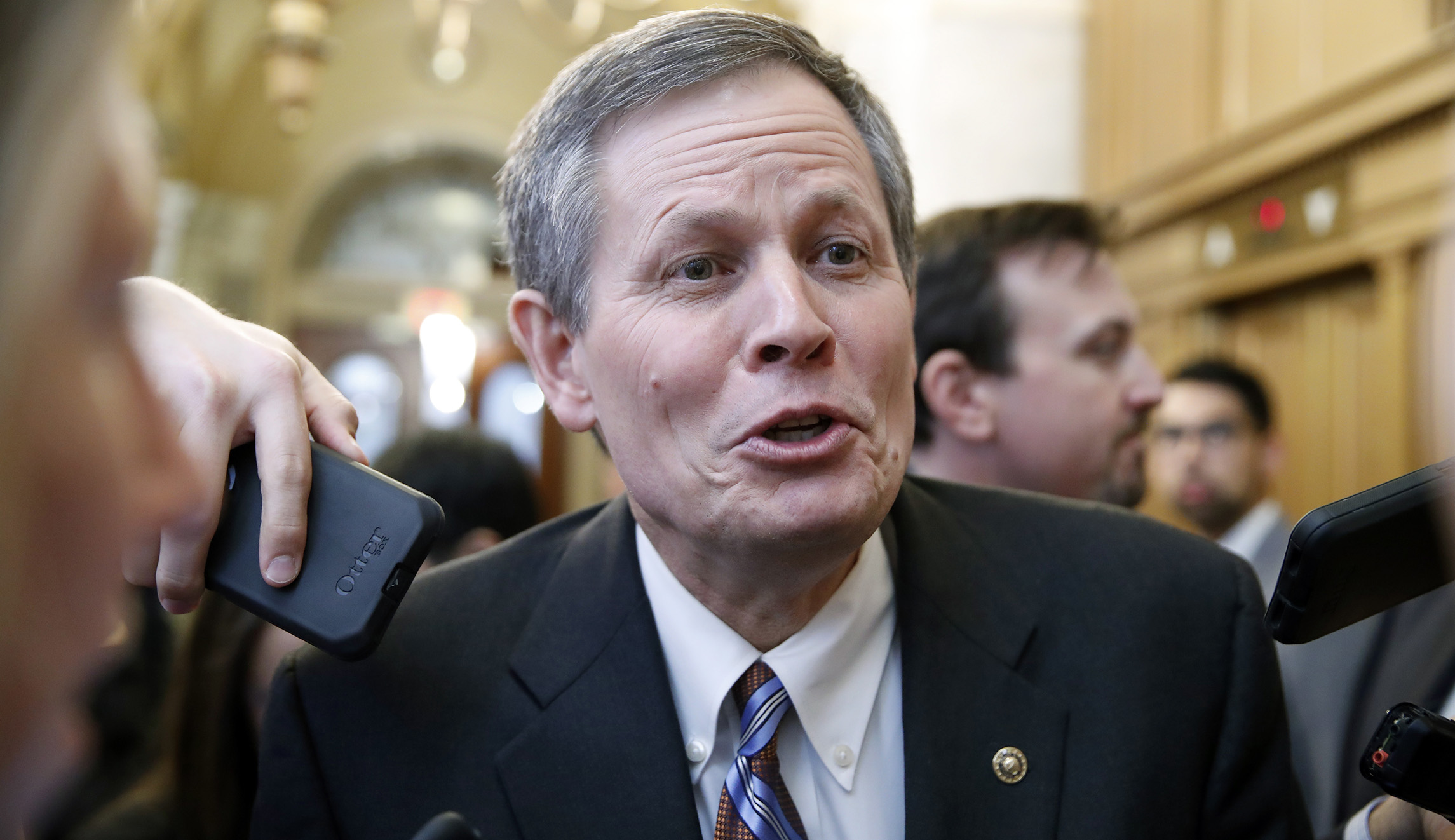 Republican senator forgoes pay in solidarity with US Border Patrol