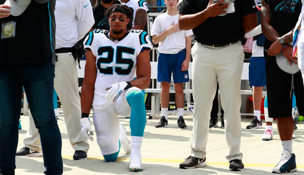Panthers’ Eric Reid kneels in first NFL appearance since 2017