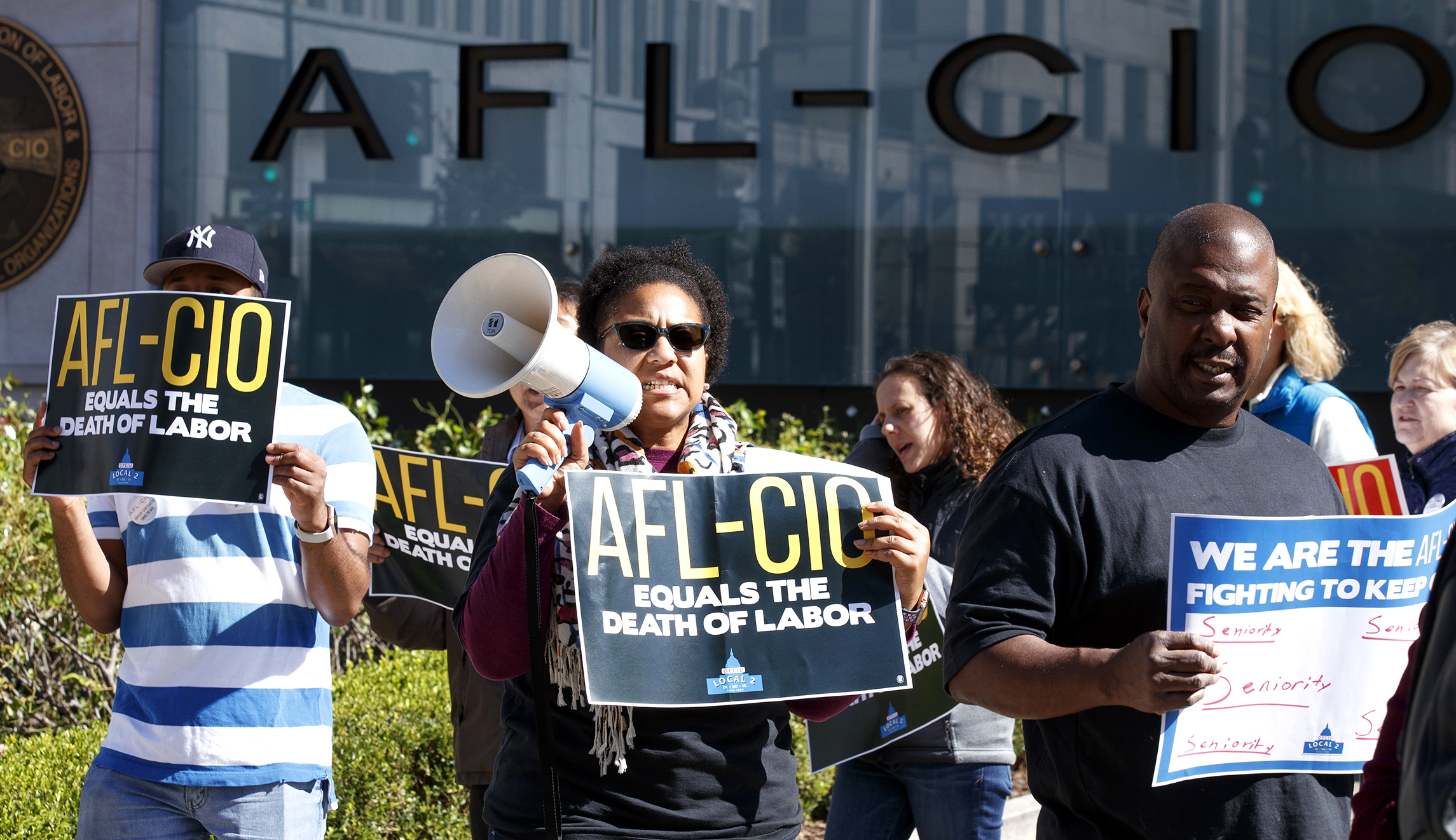 Office workers union protests AFL-CIO, stages ‘funeral for collective bargaining’