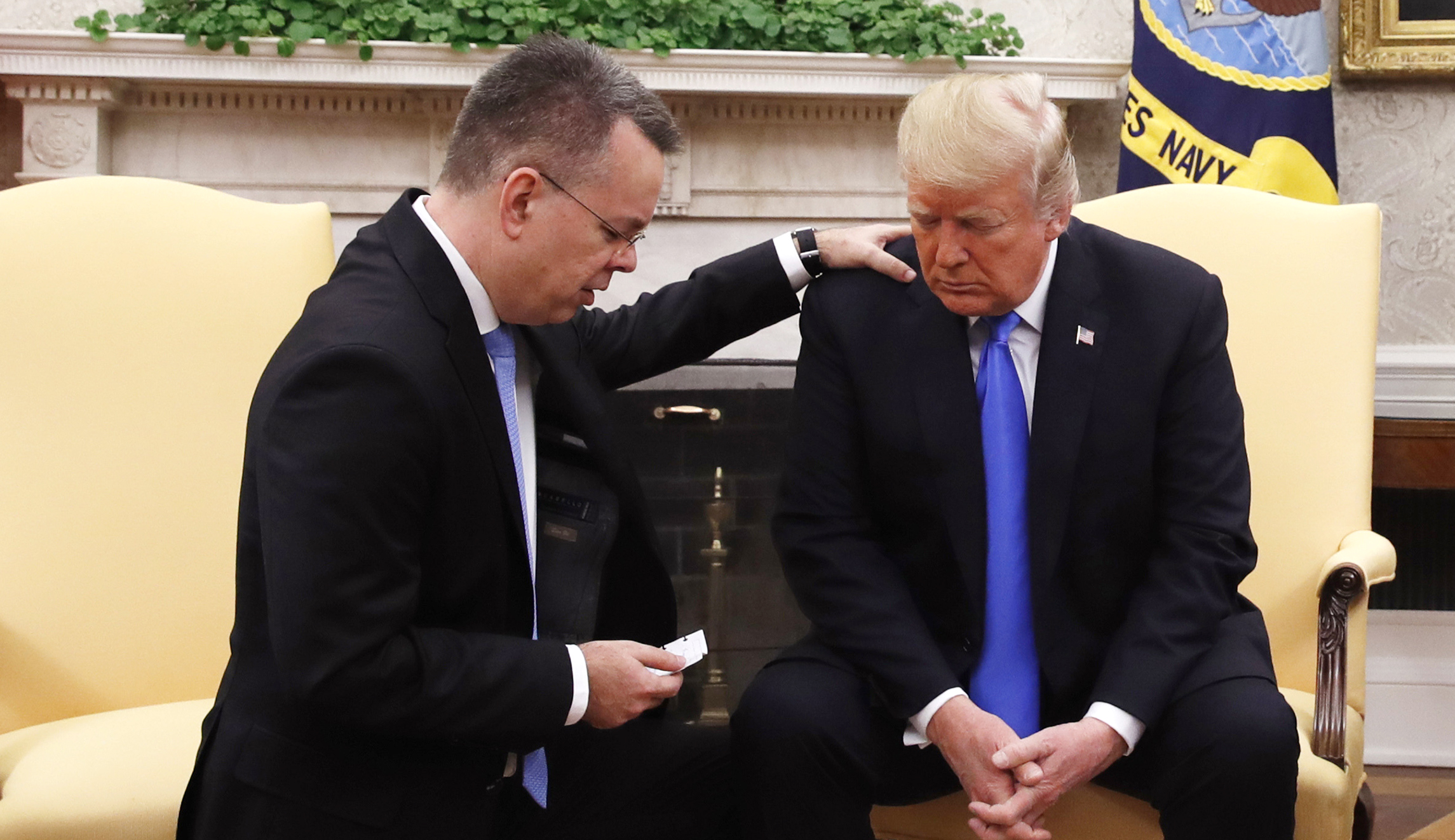 Andrew Brunson prays, offers praise for Trump in Oval Office visit