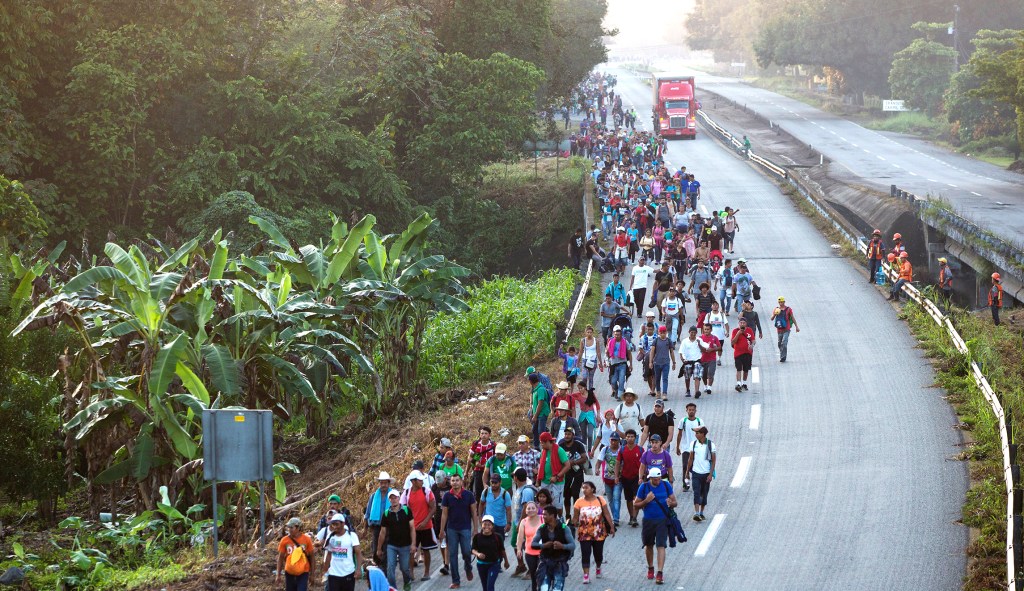 UN: 1,500 migrants leave Honduran caravan, seek asylum