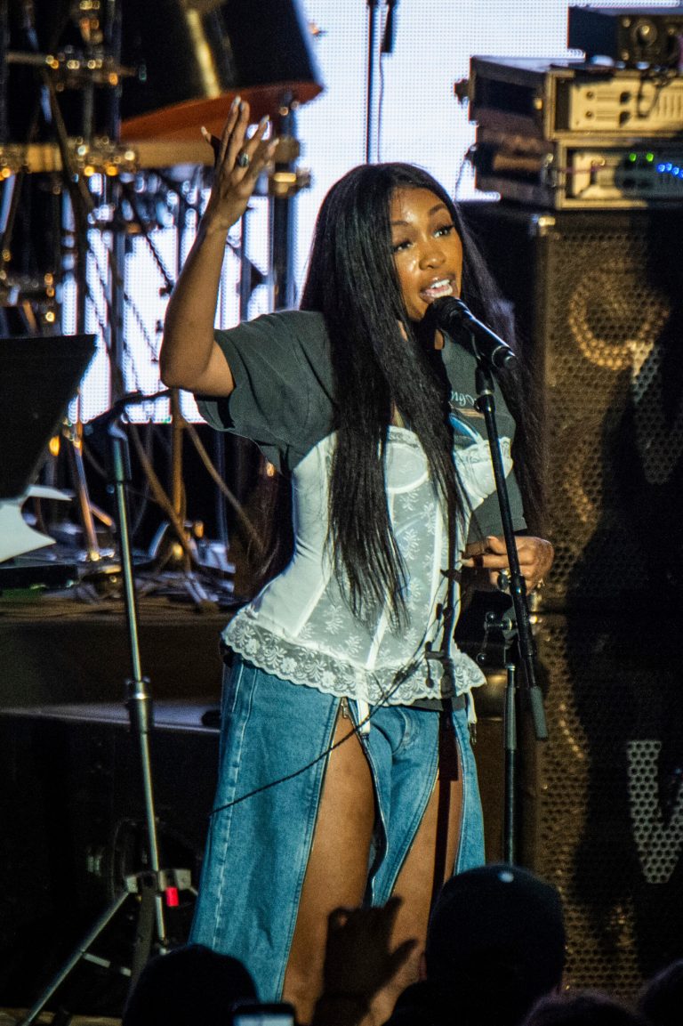 SZA performs during the tribute event.
