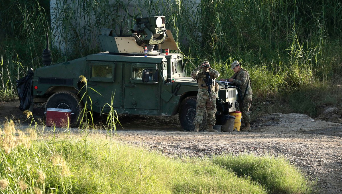 Texas deploys 1,000 more troops to border after arresting migrants from ...