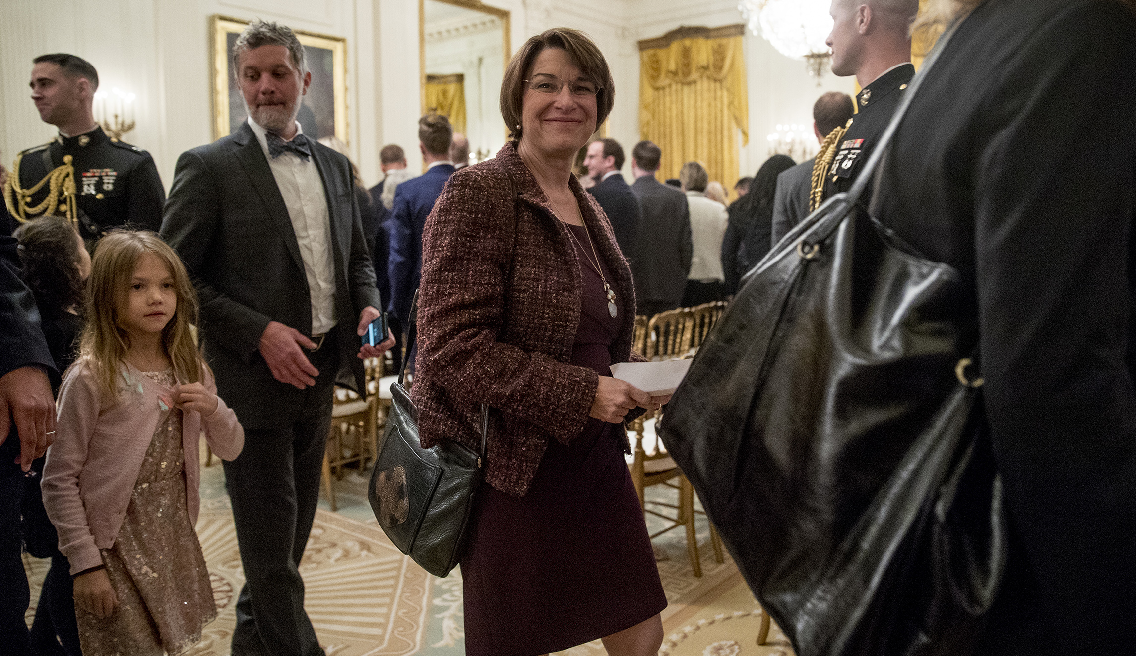 Amy Klobuchar ties fate of Mueller protection bill to government spending negotiations