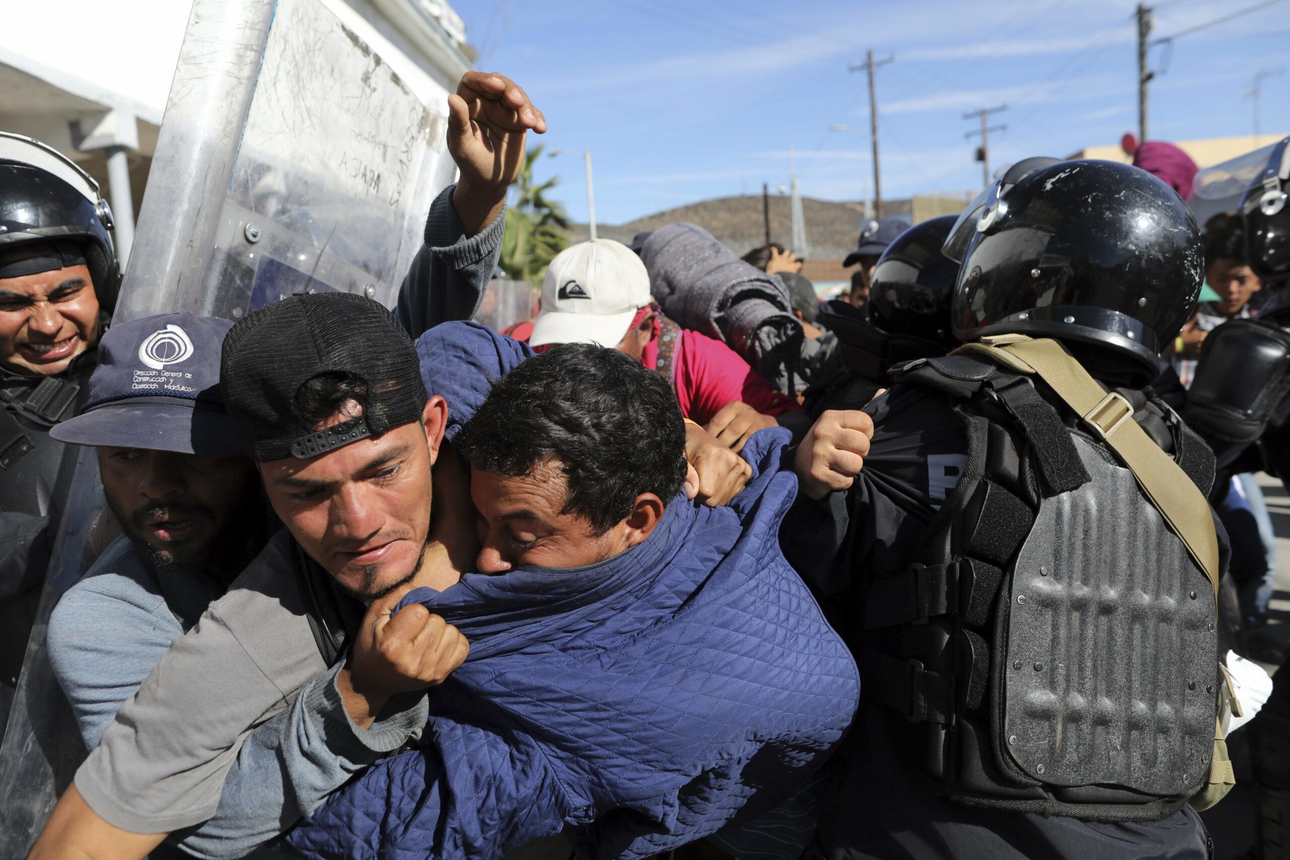 Media focus on ‘desperate’ caravan kids as Mexico deports ‘violent’ migrants