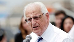 Democrats dig in on NAFTA replacement as Mexico move forward