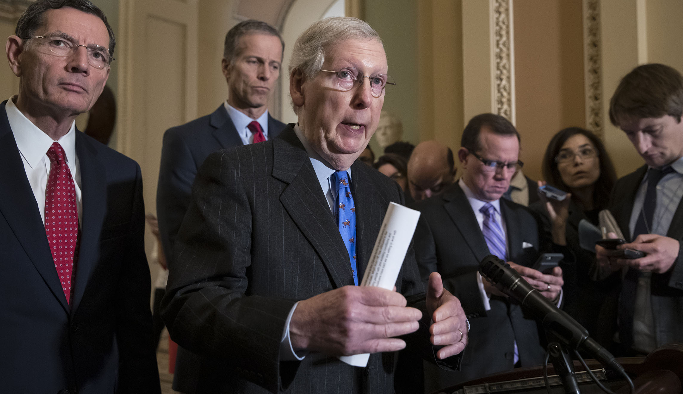 Senate quickly and quietly passes bill to avoid Saturday shutdown