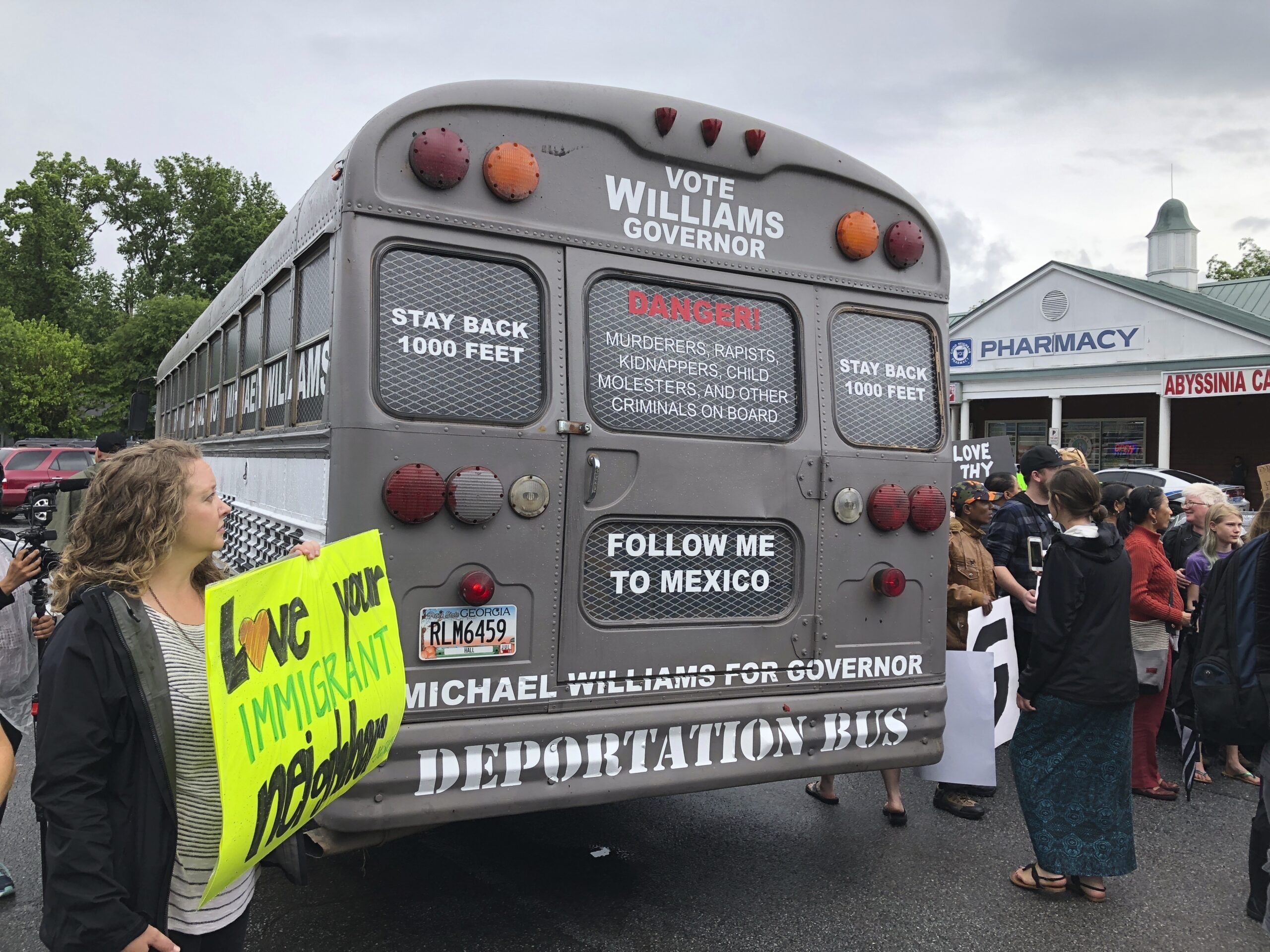 Ex-‘deportation bus’ candidate reports to jail following indictment