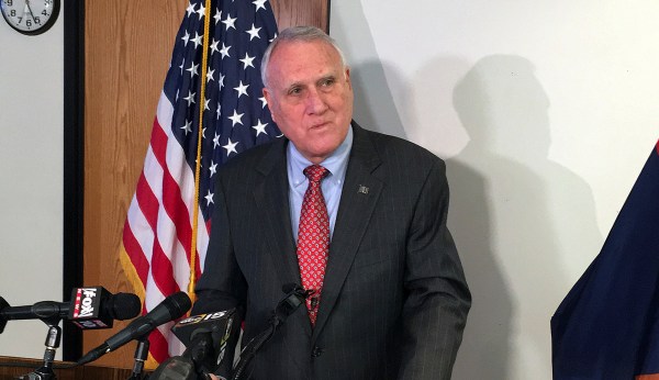 Quick spin of revolving door: Jon Kyl back at his old lobbying firm after four months in Senate