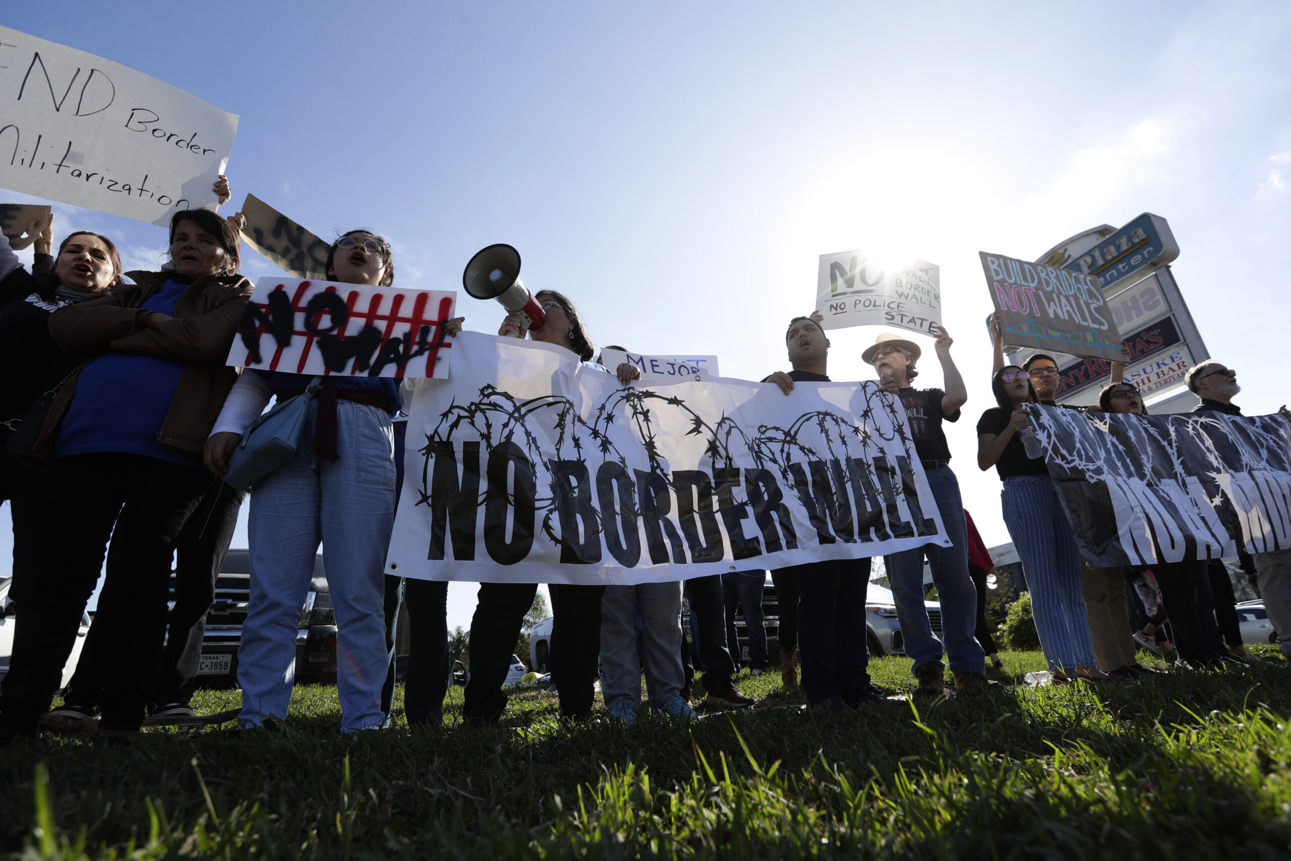 Poll: Immigration is top concern and Democrats are winning